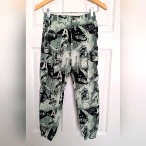 Urban Kids (Size Medium) Unisex Camo Graphic Cargo Pants